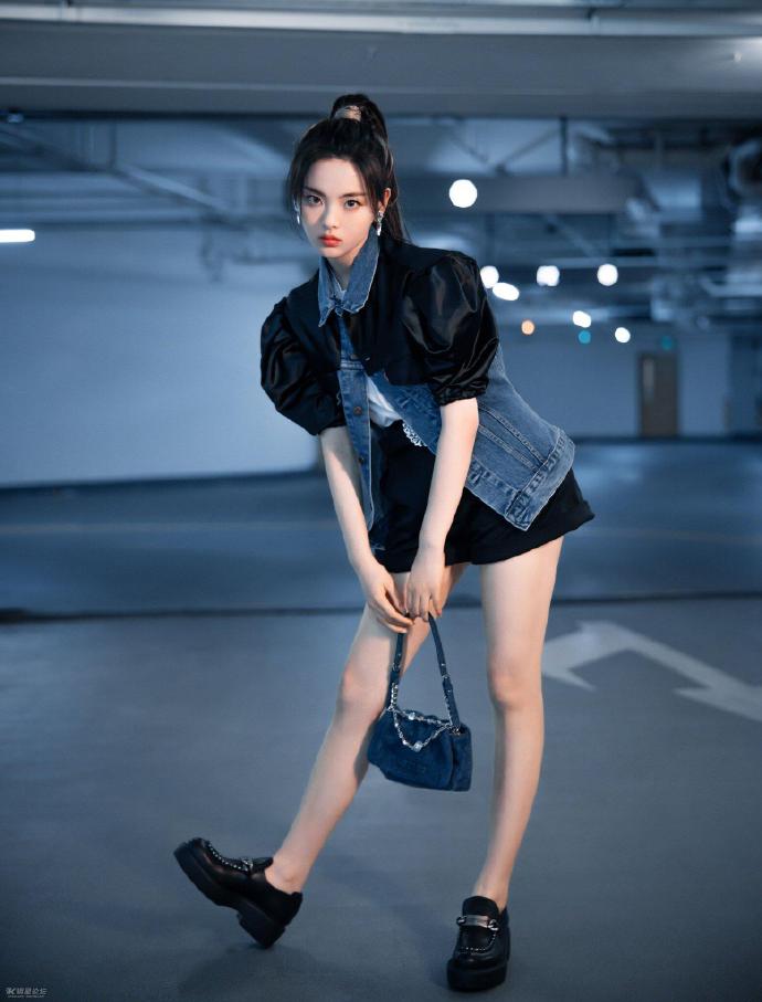 杨超越，有一种又美又飒的感觉​​​