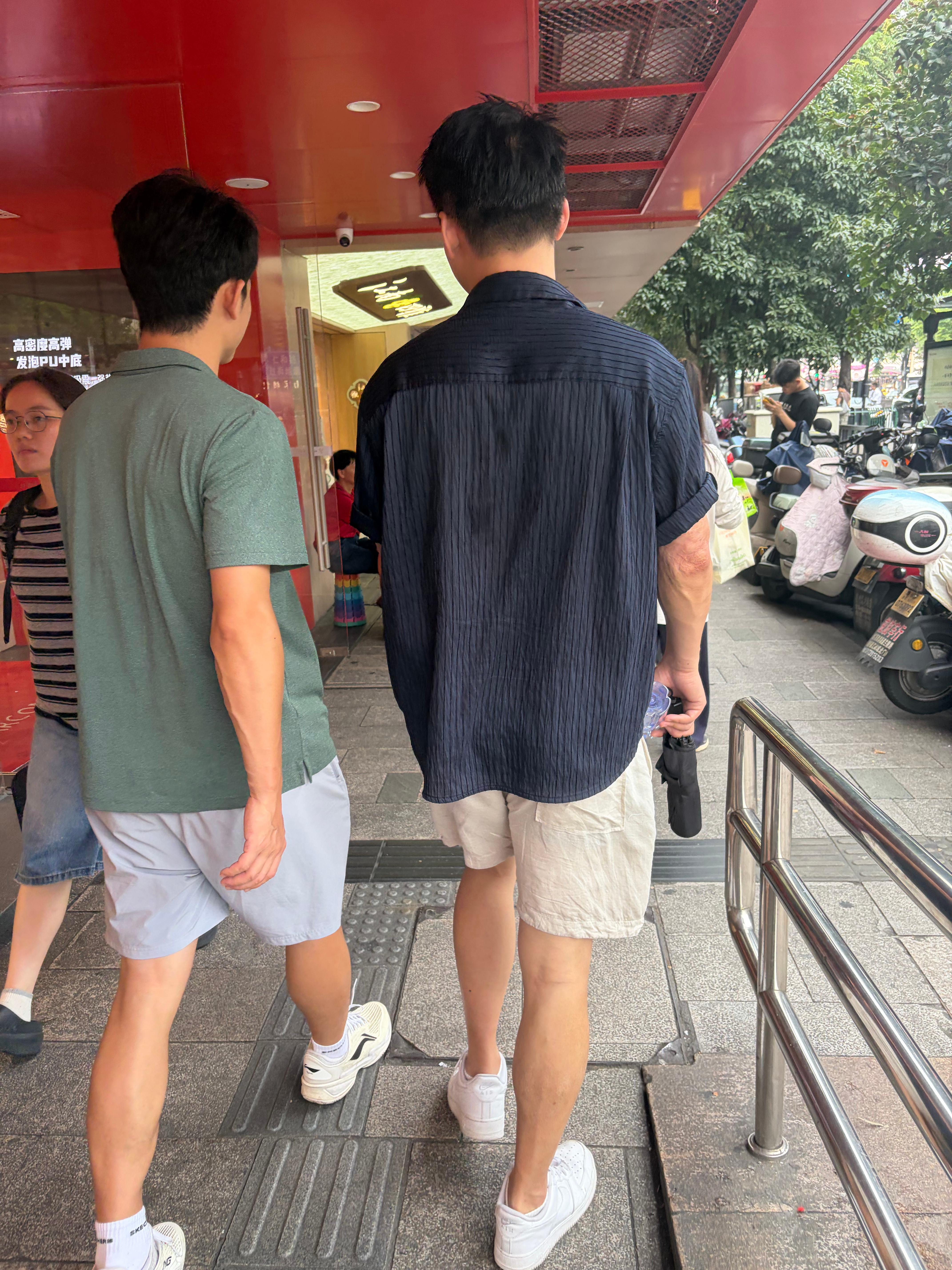 像不像一对[滑稽笑][滑稽笑]​​​