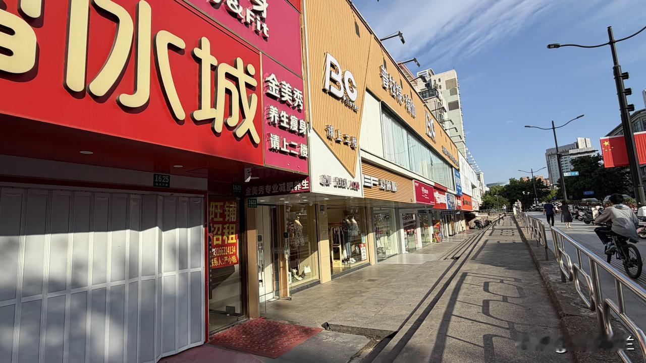 我认为大部分会不会全部消失，只会洗牌、转型、换形态。一、数据说话：实体店