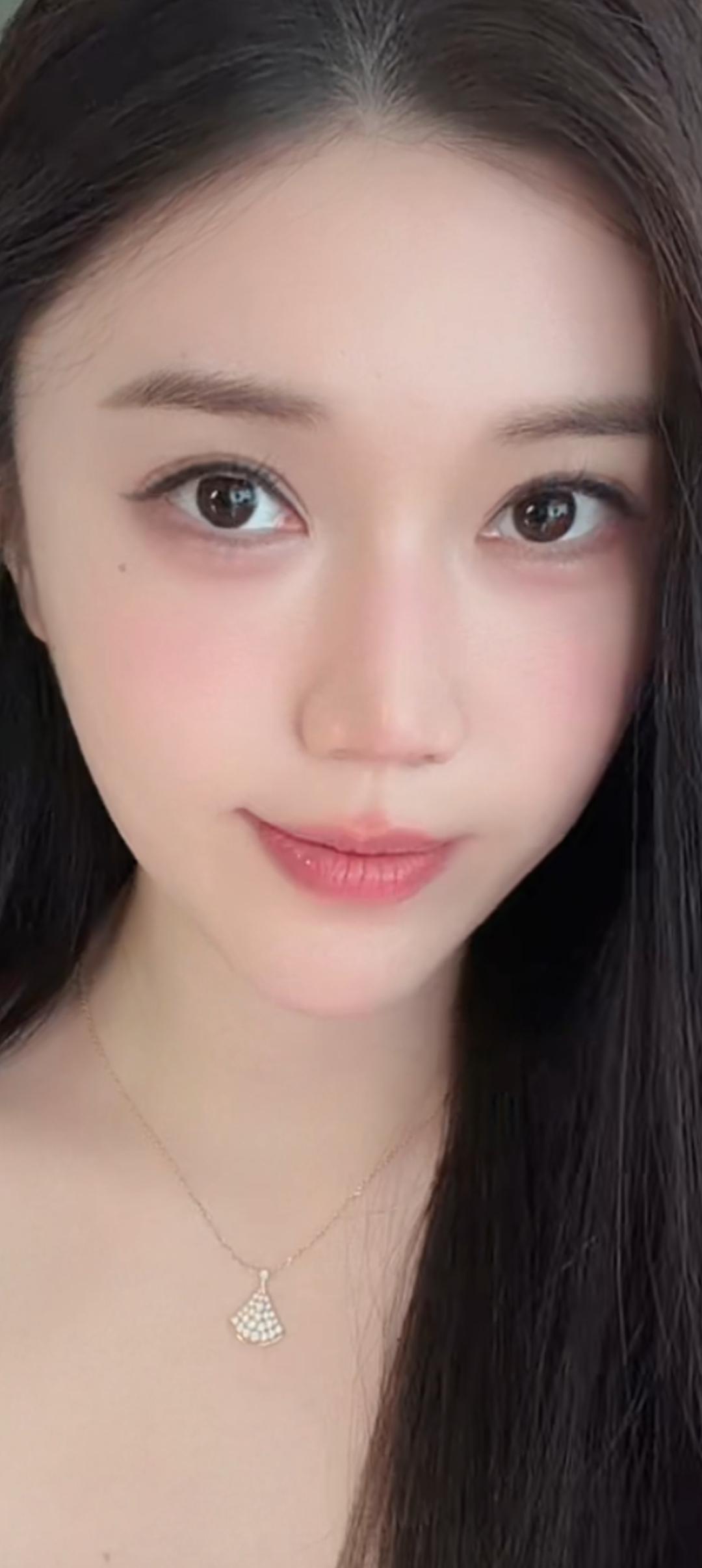 这姑娘长得真漂亮！