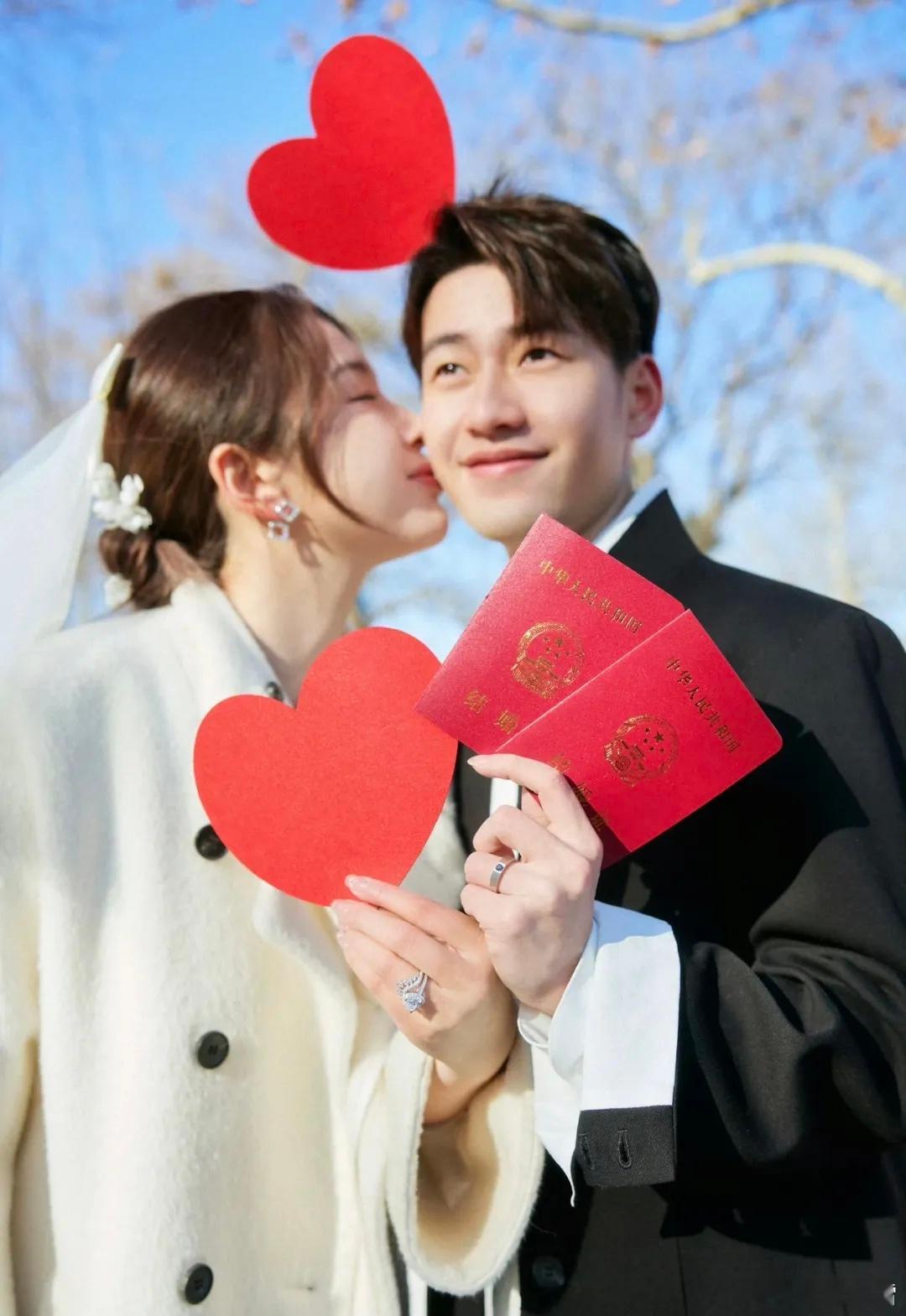 王昶钱天一结婚乒羽跨界CP终成正果！王昶与钱天一正式领证，从低调相恋到携手步入婚