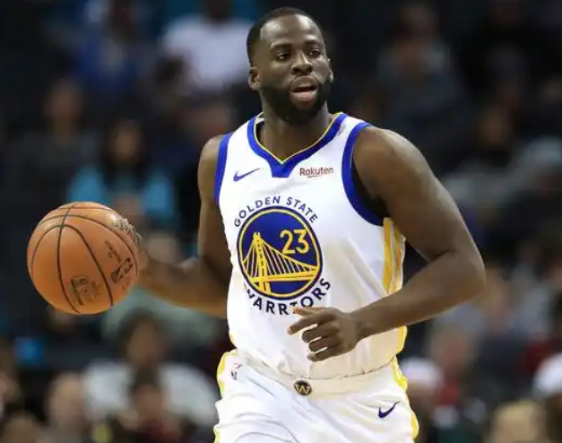 勇士球员德雷蒙德-格林在谈到主教练史蒂夫-科尔时，表达了对后者的敬意。追梦表示，