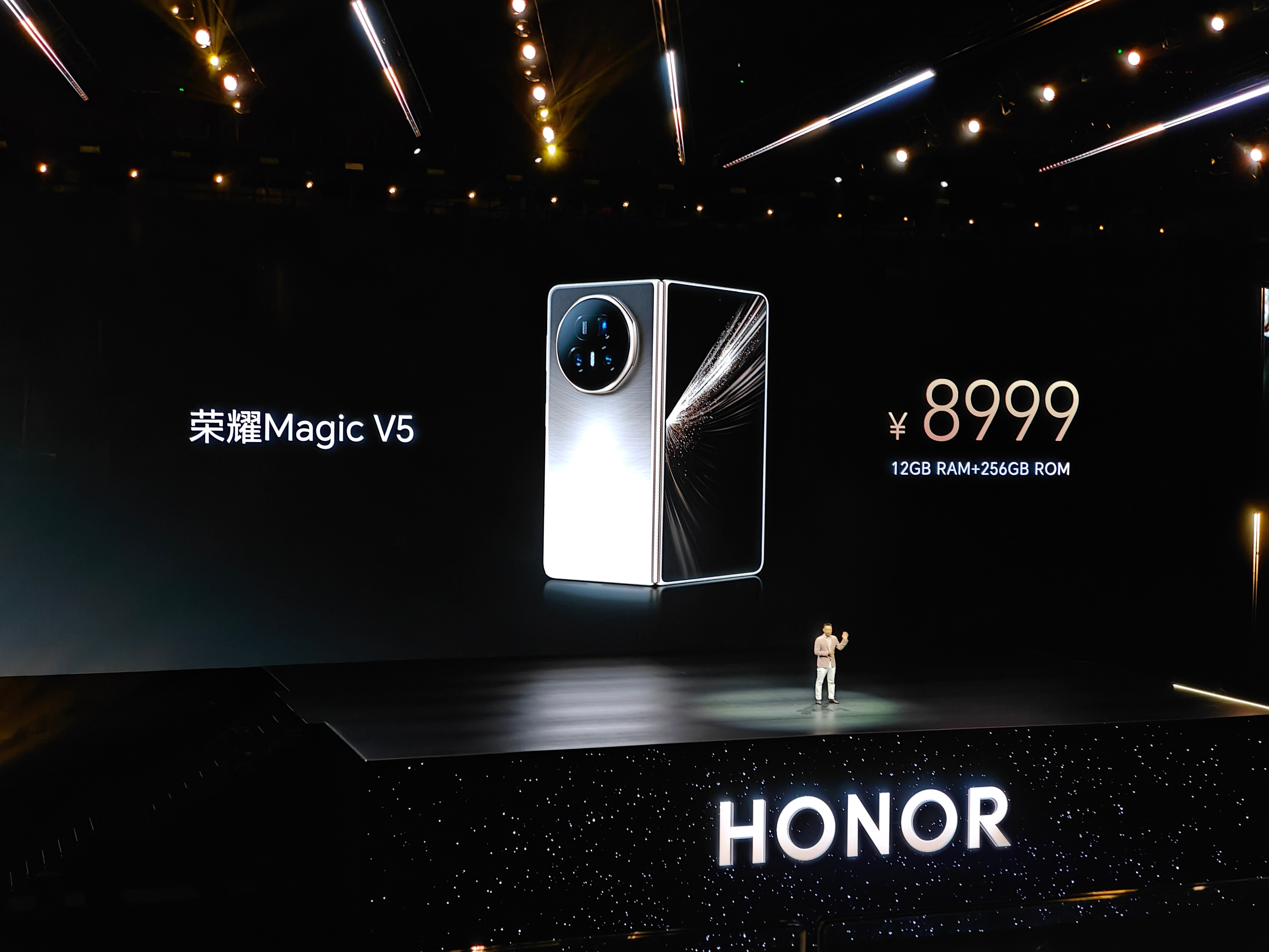 荣耀magicv5的价格来了！8999起！512G和1T版本的价格分别是99