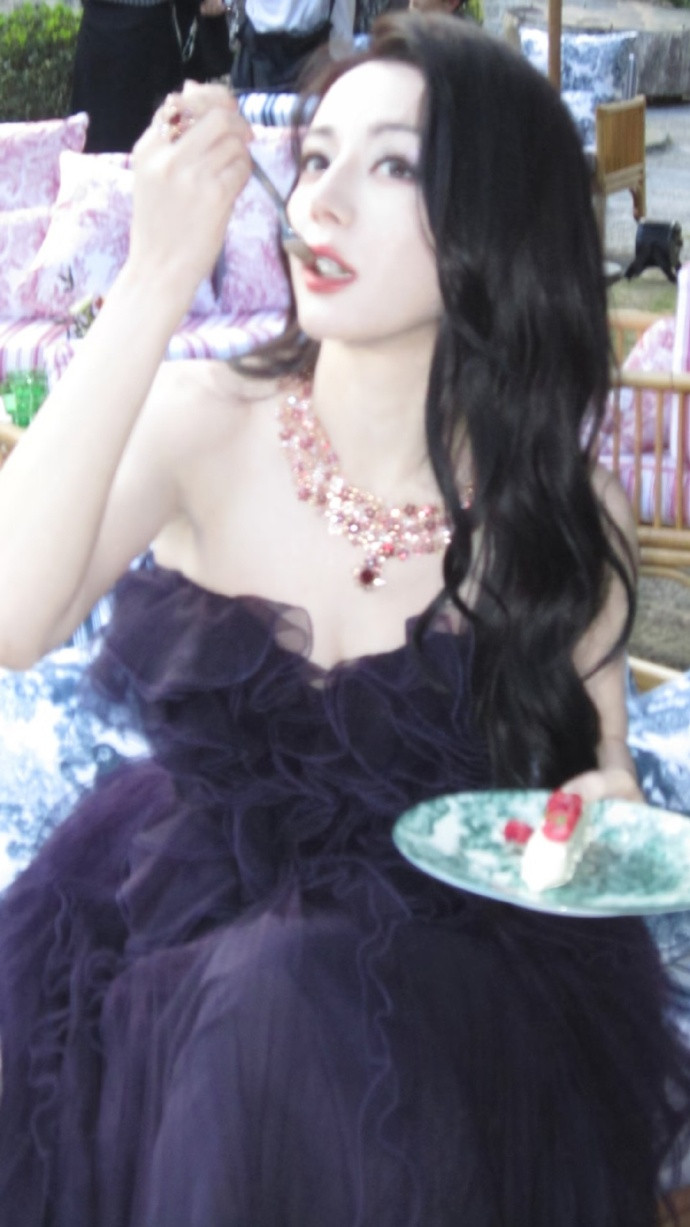 紫色果然有韵味迪丽热巴+ccd＝王炸