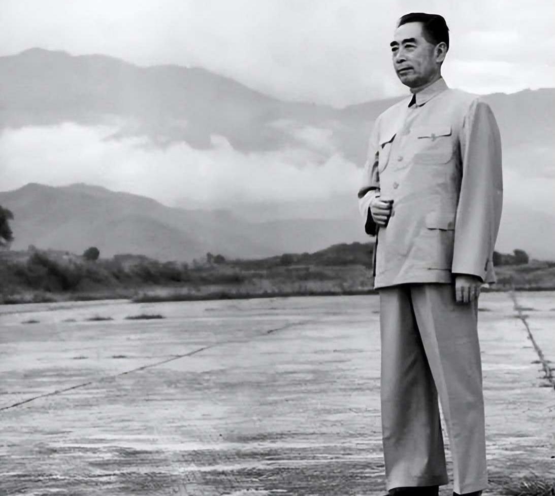 【1947年解放军俘虏一国军高官，交代情报后，周总理大赞：你立大功了】从俘虏一