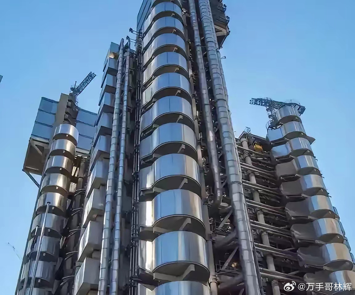 2026年3月，香港汇丰银行宣布，从5月起柜台打印存折一次收50港元，存支票收5