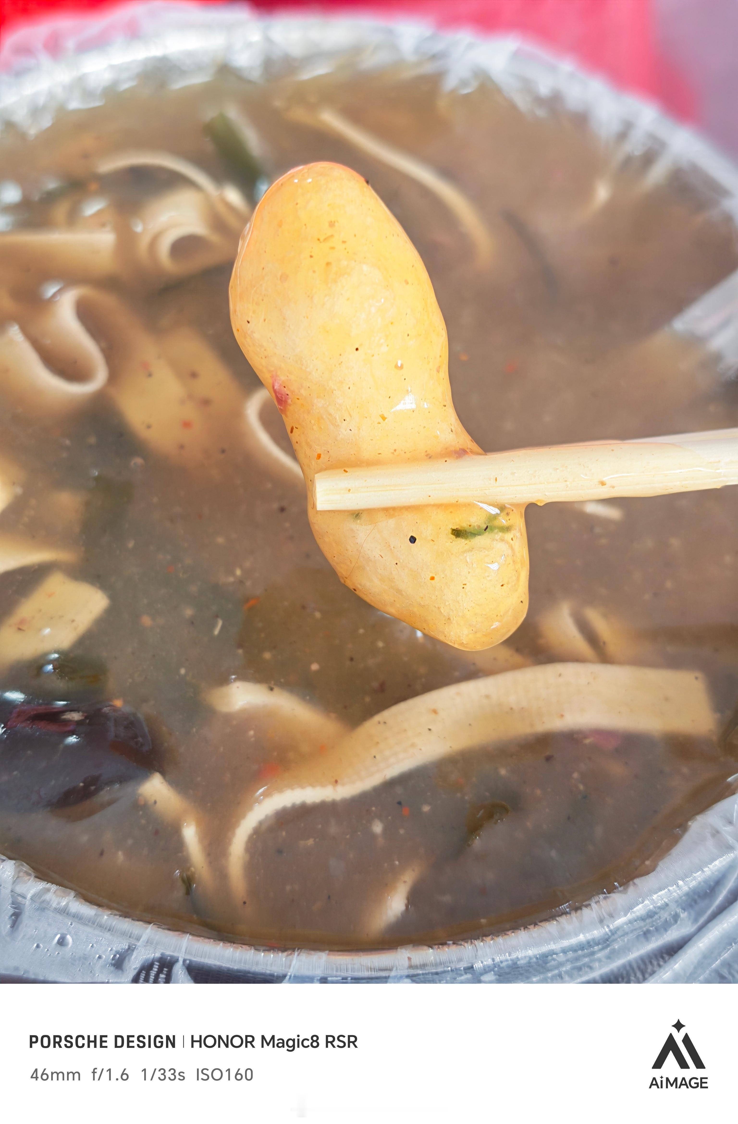 晚安朋友们，河南让我最喜欢的就是胡辣汤了，再配上这小油馍太好吃了