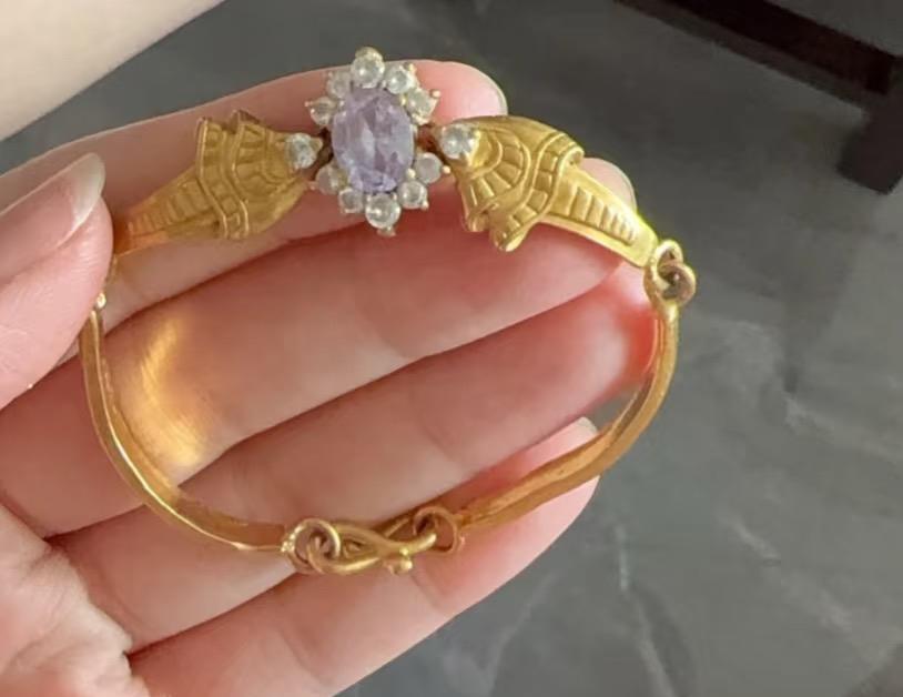 老妈结婚时候的金手镯，90年代的黄金首饰，每一件都像艺术品……都说现在的素圈镯