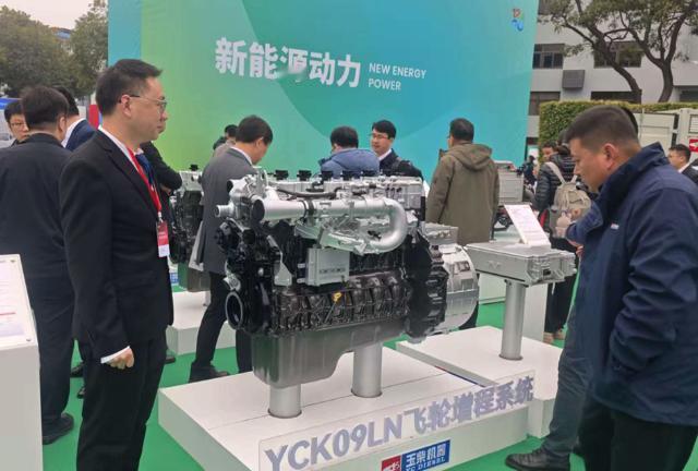 原以为纯电车取代燃油车只是时间问题，没想到半路杀出个程咬金！1月24日，广西玉