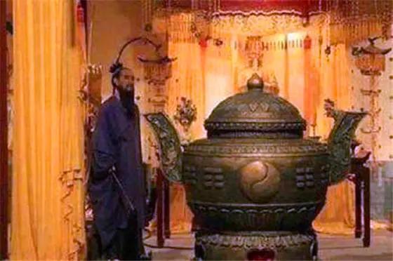 公元前210年，49岁的秦始皇在第五次东巡途中突然病逝。这位横扫六国、建立中国第