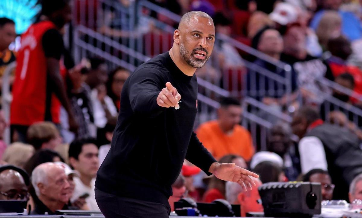 教练在最后七秒，亲手按下了输球键。他把球交给了本赛季关键时刻命中率35%的申京