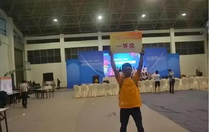 重庆云阳，胡涞的事这两天让不少人感慨，一个14岁进职教中心学机电、后来去广东惠州