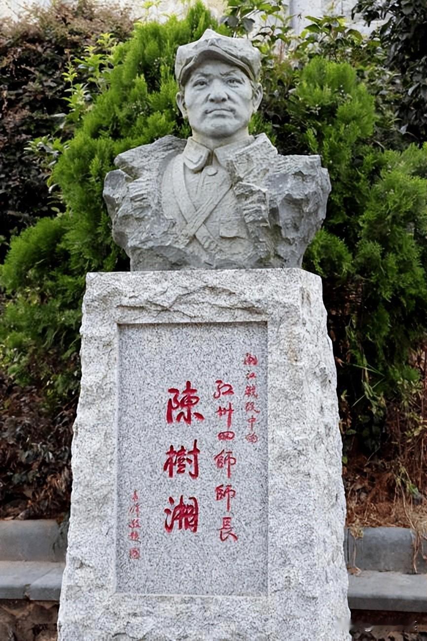 陈树湘，1905年出生，湖南长沙人。陈树湘参加过南昌起义，秋收起义，后上井冈山