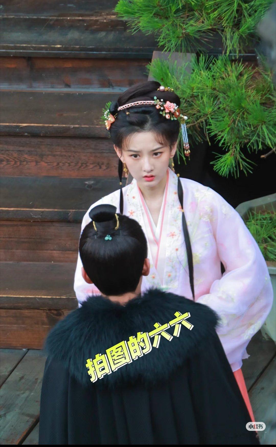 这套粉色是不是前几天出现过但上次没看到露脸​​​