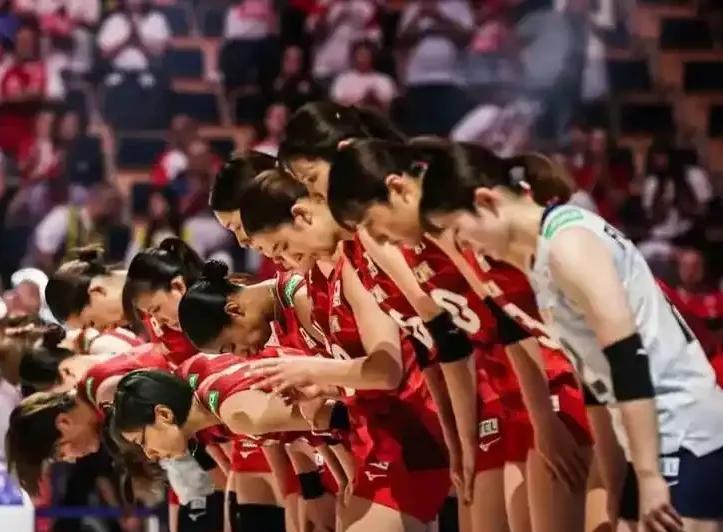 没有奇迹，日本女排1-3不敌波兰，痛失奖牌。虽然日本女排顽强拼杀，但面对高大强