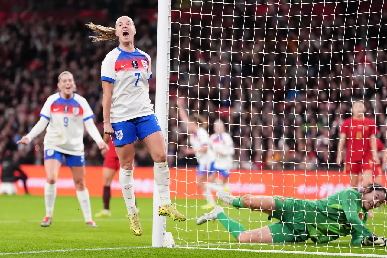 媒体人: 米利西奇团队在球员内打广告;土帅怒斥0-8的比赛