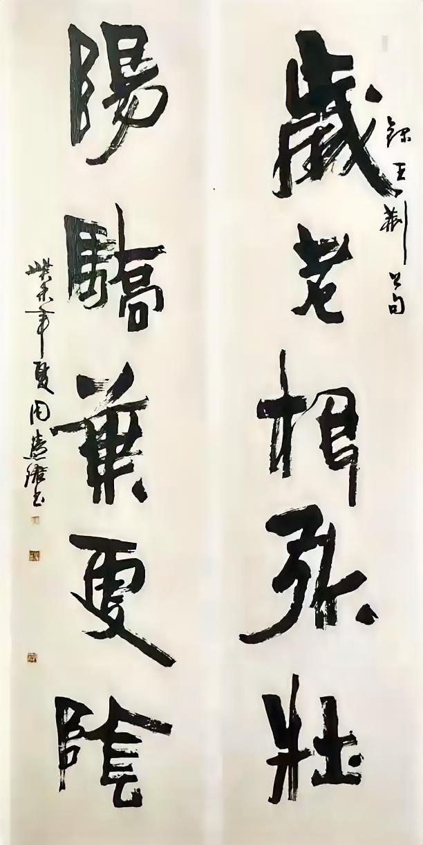 周慧珺书法的成功之处在于，既得米芾笔法，又突破了米芾的字形，形成自身面貌，这是难