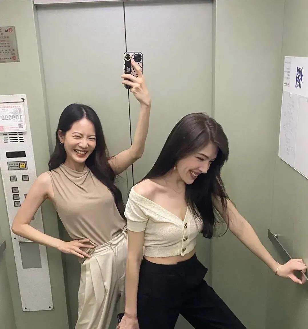 许玮甯曾之乔同框杀疯！产后身材火辣似少女，邱泽辰亦儒这福气