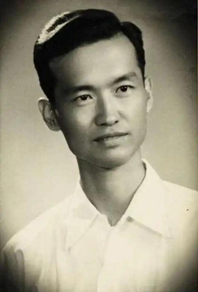 1947年，国军少校被俘，连长正要审问，他摇了摇头，说：“同志，你级别太低，不用