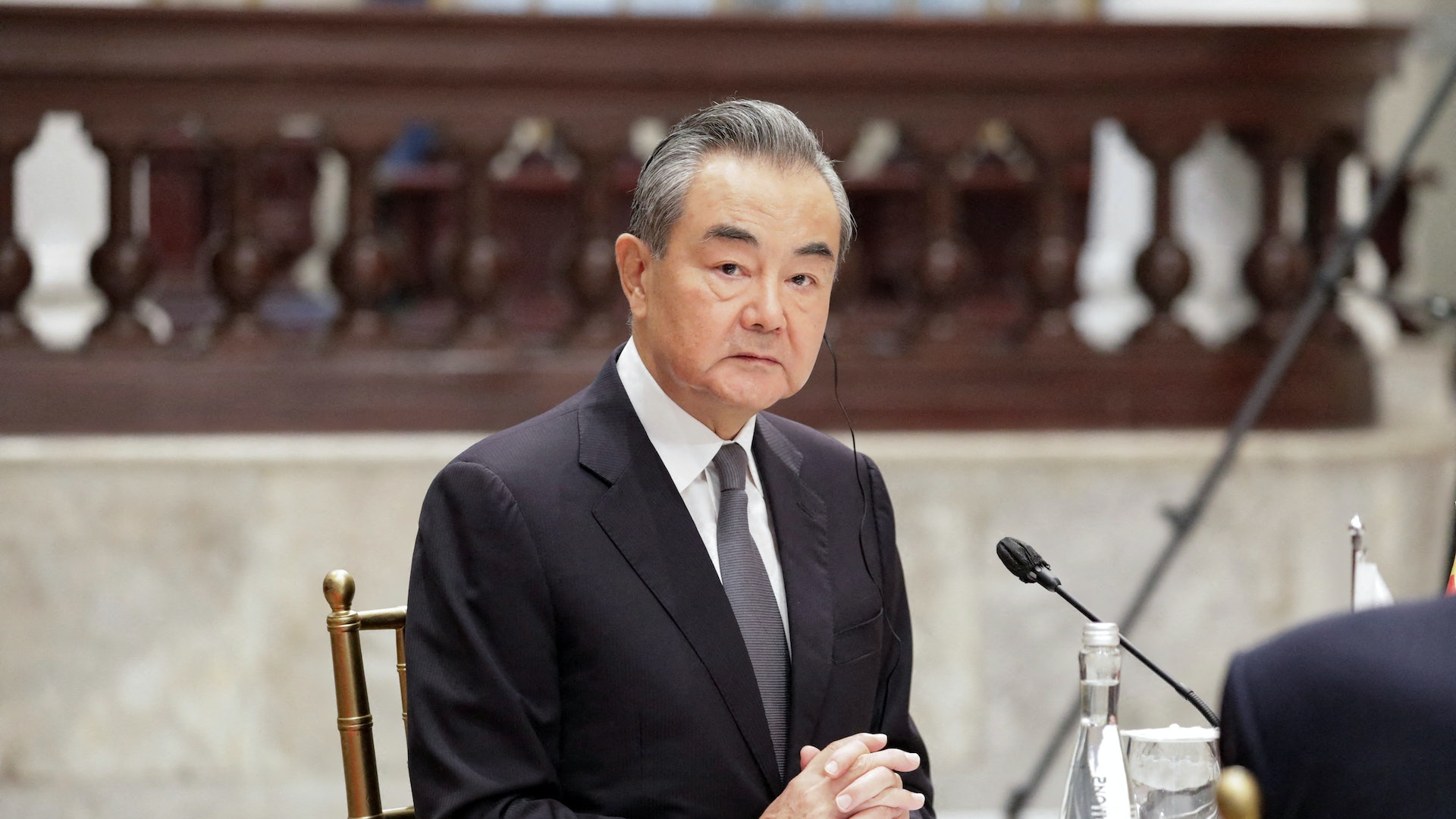 中国两员大将，朝30国喊出最强表态，外交部的135秒让世界振聋发聩