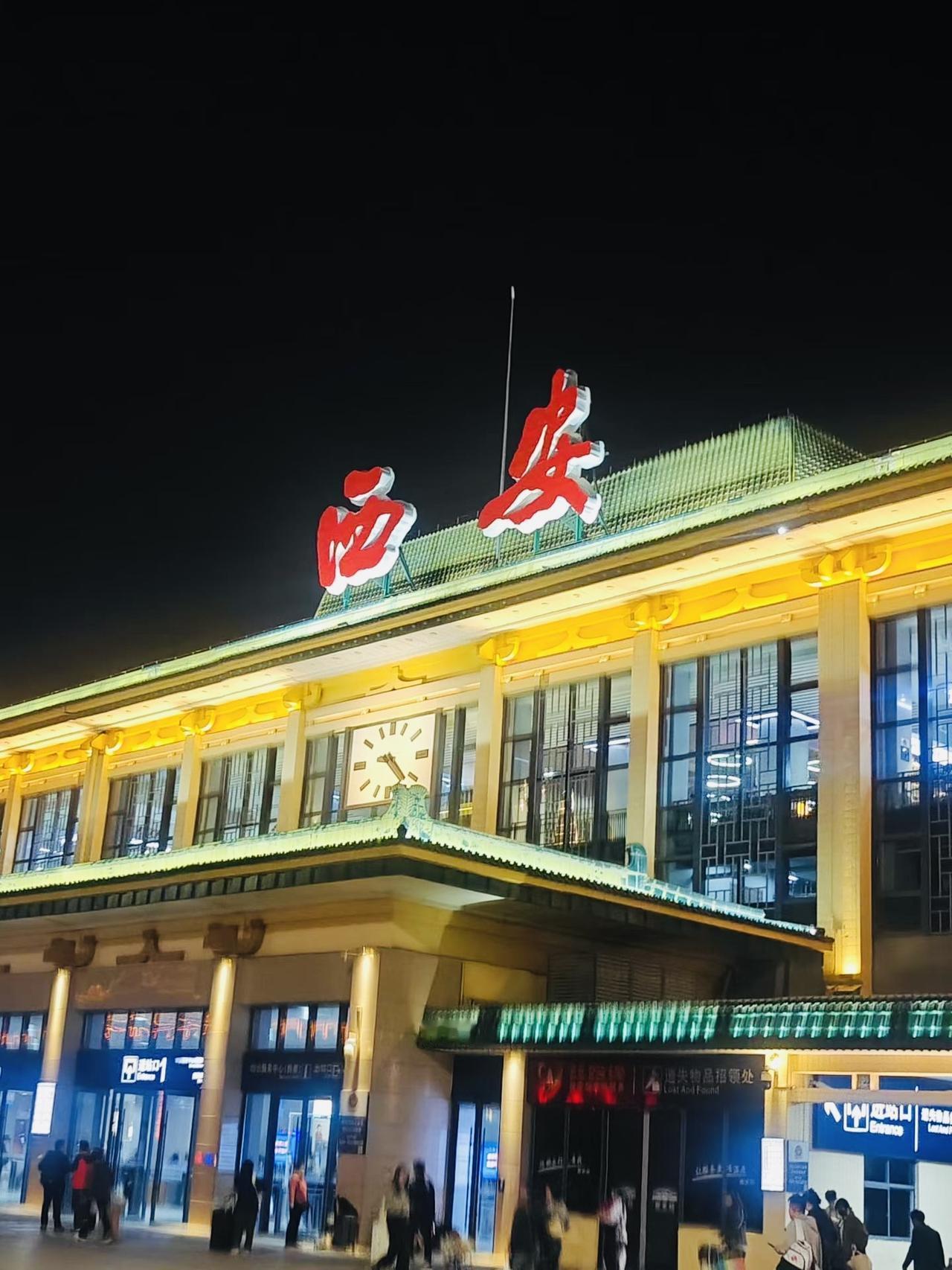 赴长安之约，登华山之巅，一眼阅尽千年古都！走进西安，便踏入