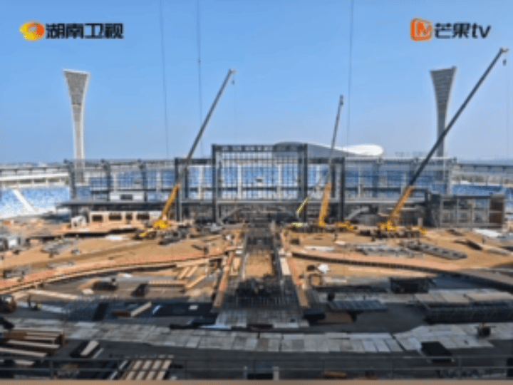 湖南卫视跨年舞台有高铁湖南卫视跨年演唱会微博跨年狂欢节跨年舞台卷王非芒果莫属！