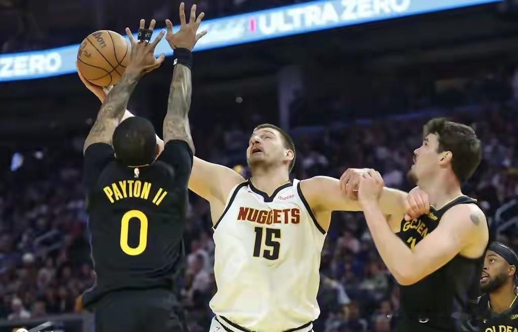 约基奇的孤独，32+20+12竟然输给了没有库里的勇士:约基奇虽然轰下了35分