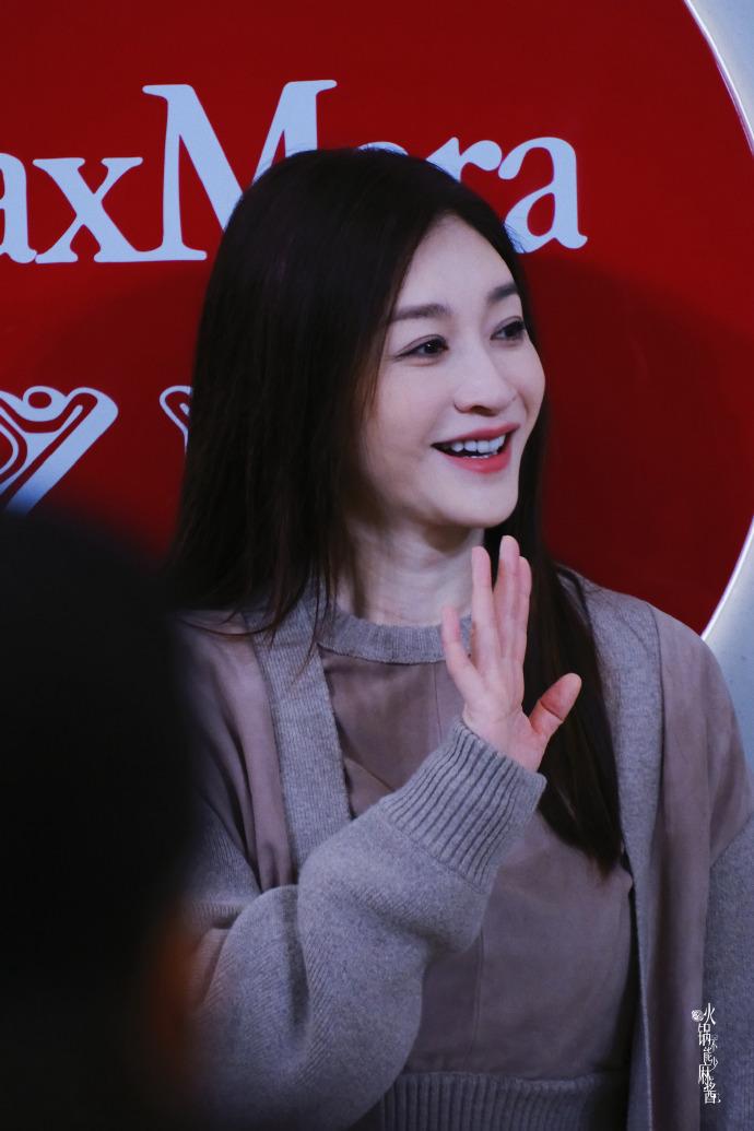 谁是最美的女星李小冉超美活动现场，可爱又美丽！