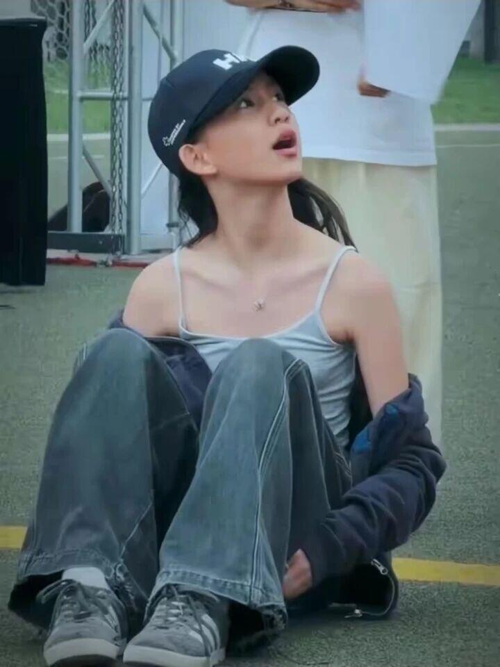 黄磊12岁二女儿！网友:戴假发的黄磊