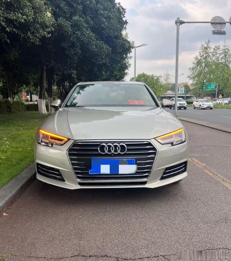 我姐夫上个月换了新车，他那台2017年的奥迪A4L就闲置了，说要送给我当代步车。