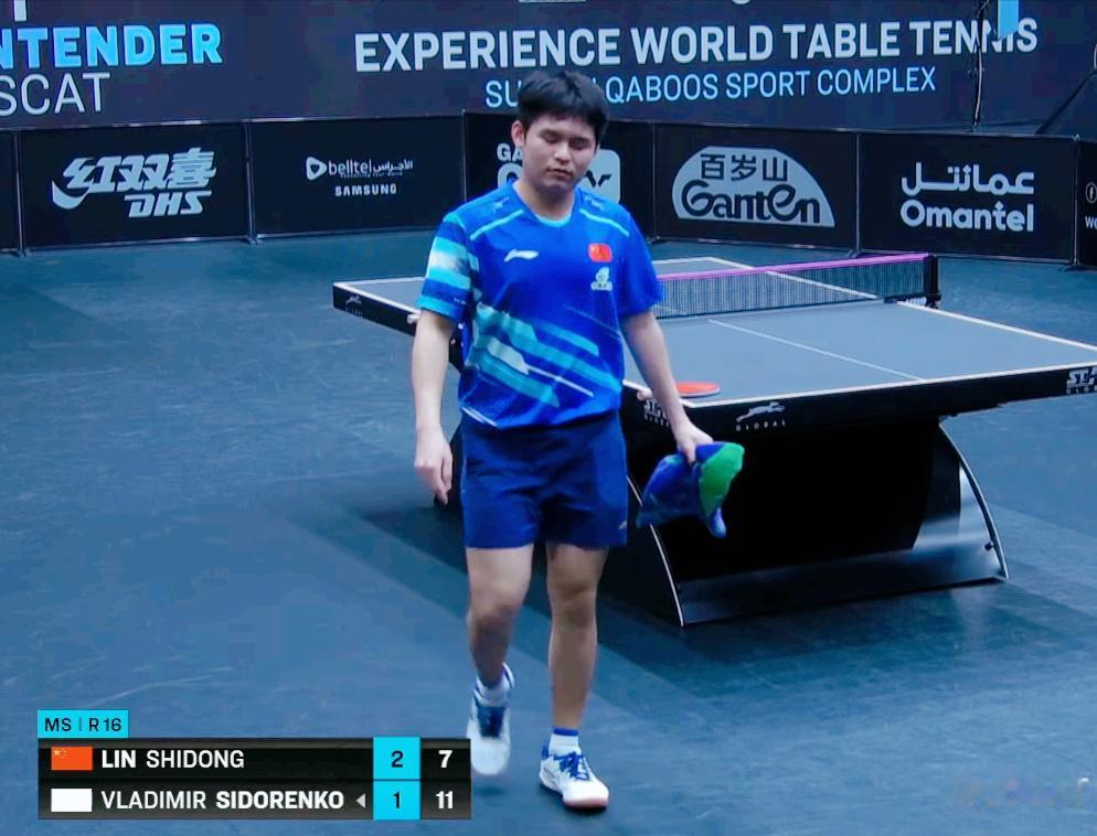 恭喜林诗栋，3:2拿下了比赛。这场比赛，小石头快被气疯了，连续两次判罚遮挡