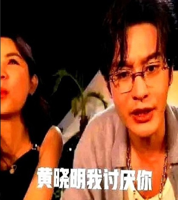 4月28日，黄晓明直播时，有网友刷屏：