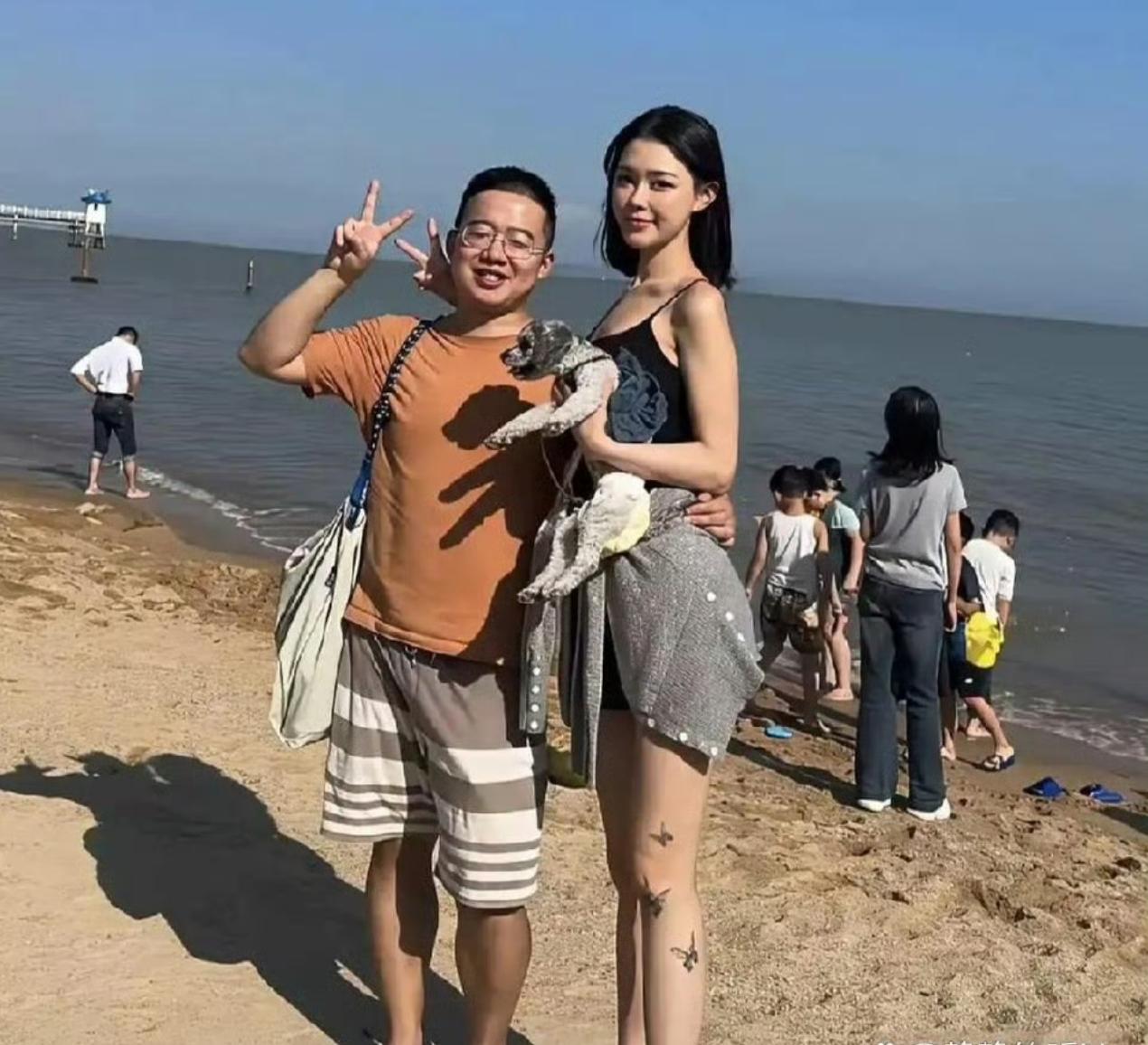 男的啥实力啊，凭什么能拥有这么漂亮的女朋友。​​​