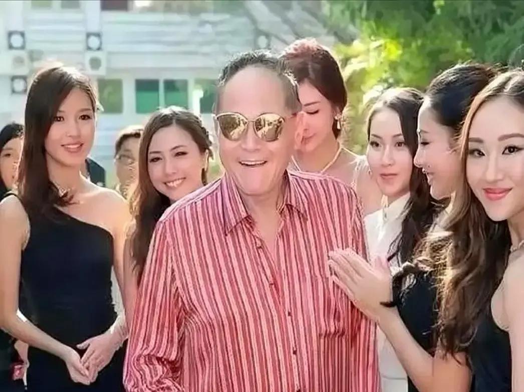 赵世曾当年甩出十亿港币，只求把女儿从同性婚姻里拉回来，结果钱没花出去，脸先被打肿