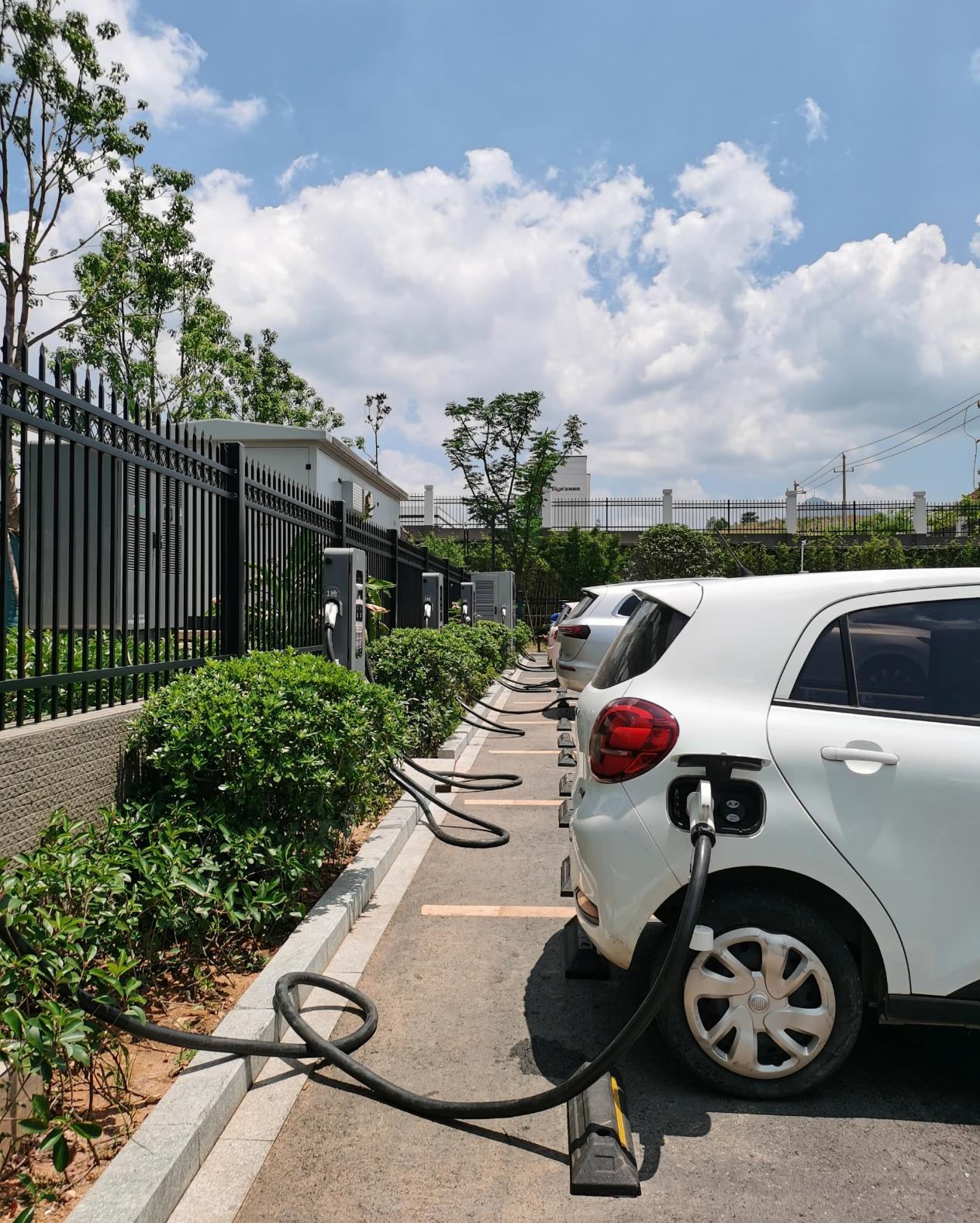 不出意外的话，从这个月开始，换新能源车的人只会越来越多……新政策正式落地了！