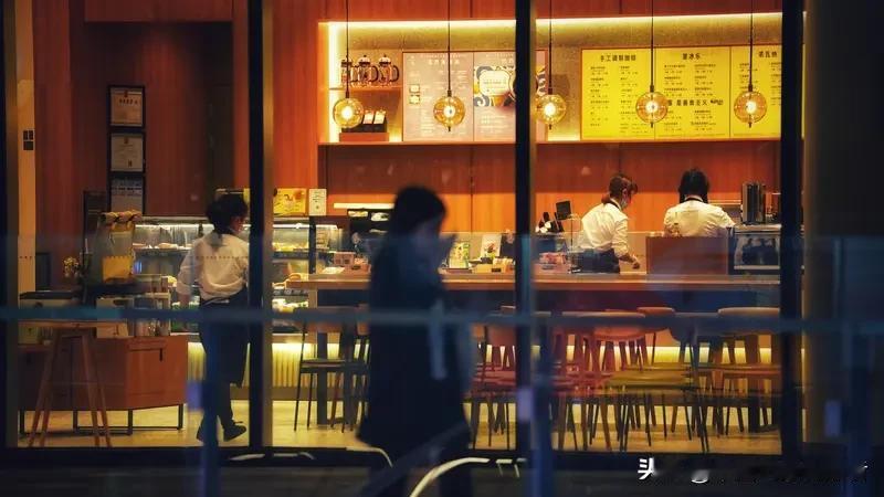 乡镇朋友一句话戳穿体制内痛点：大家都在等下班等退休，谁来破局？跟一个在乡镇