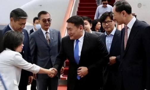 3年前，蒙古想跟美国做稀土生意，结果发现自家没港口，于是想低价租用中国天津港50