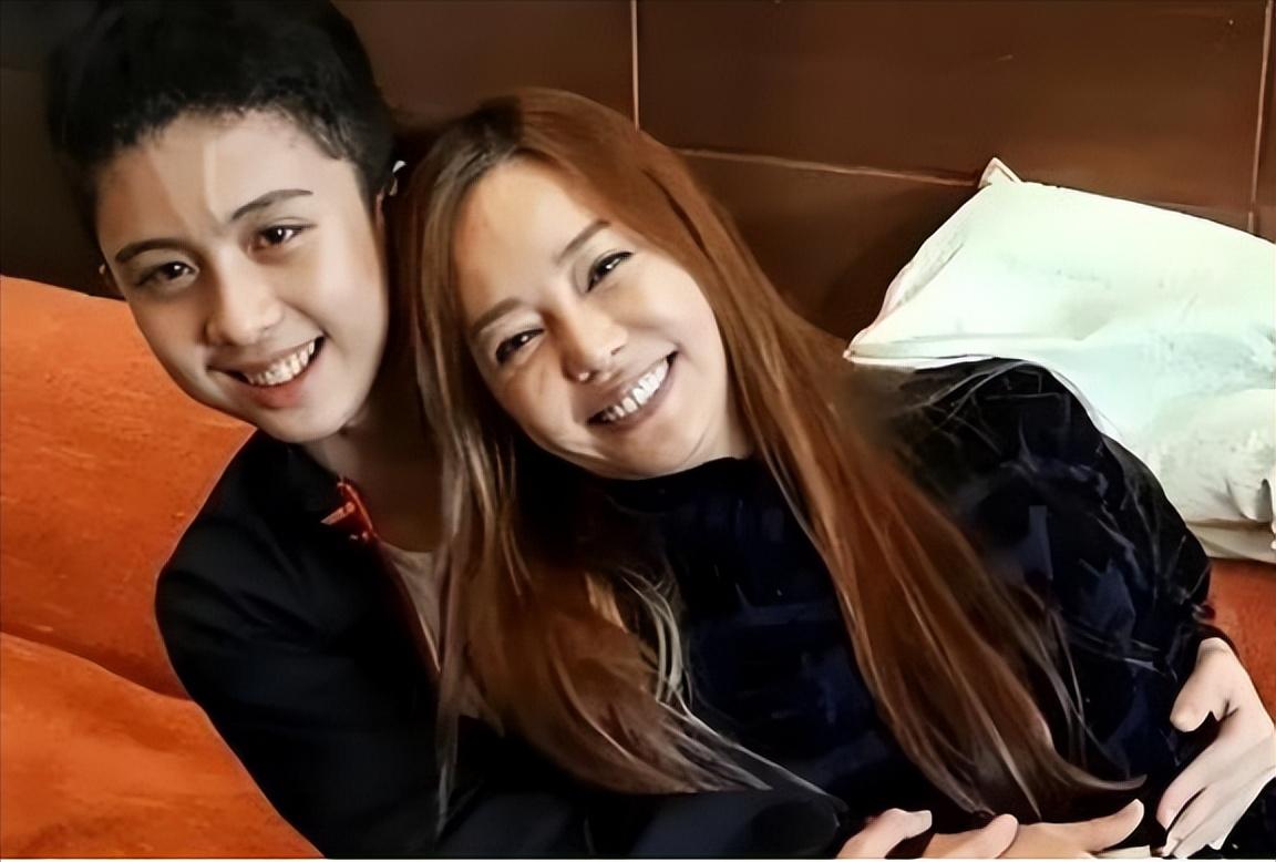 畸形的爱到底有多可怕？台湾女星狄莺，坚持母乳喂养12年，与儿子同床15年，就连儿