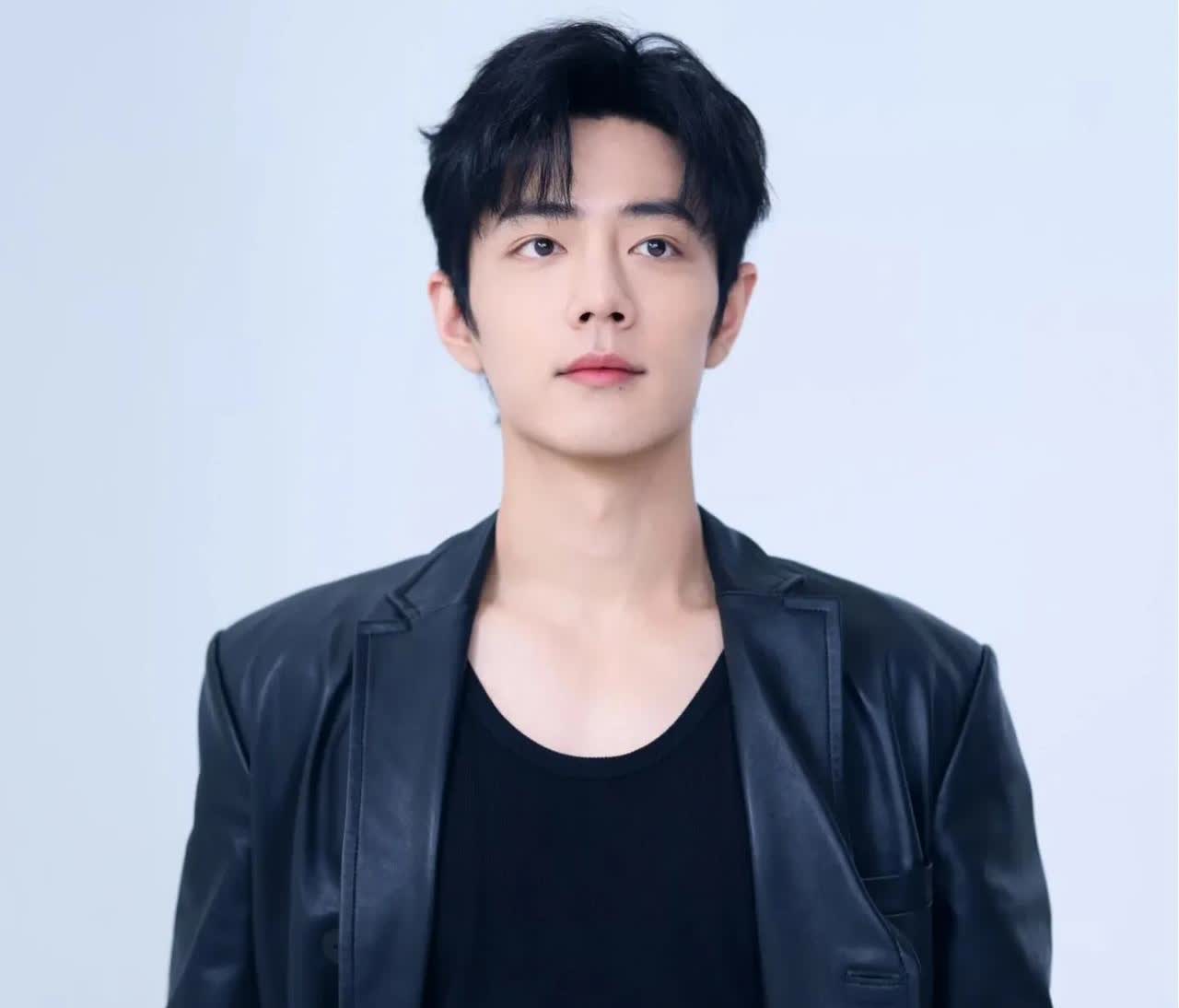 一期采访中，主持人问肖战，为什么不谈恋爱？肖战很坦诚的说，第一，我没空想；第