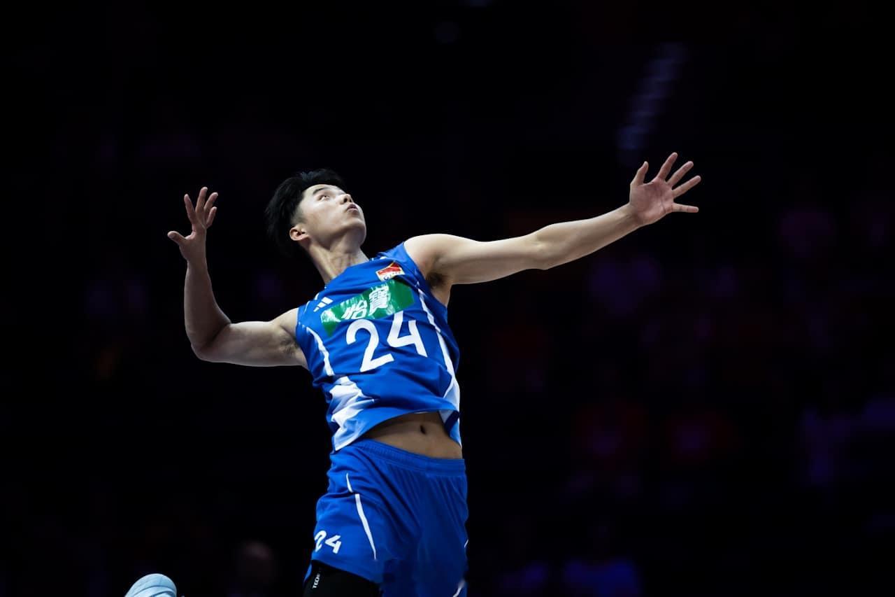 中国男排vs比利时男排今天的比赛杨宝淇发球发出来了，VNL这么多场他一直是发球