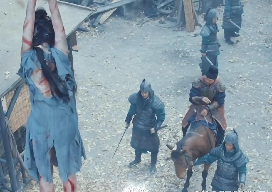 都说她被历史抹去。查无此人。但我翻开《旧五代史》，看到的不是留白，而是一口带