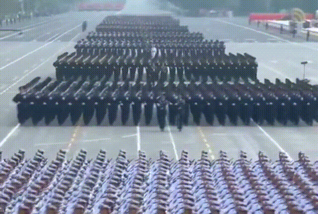 有国际分析人士评论称，“自1927年南昌起义诞生以来，将近一个世纪过去了，中国人