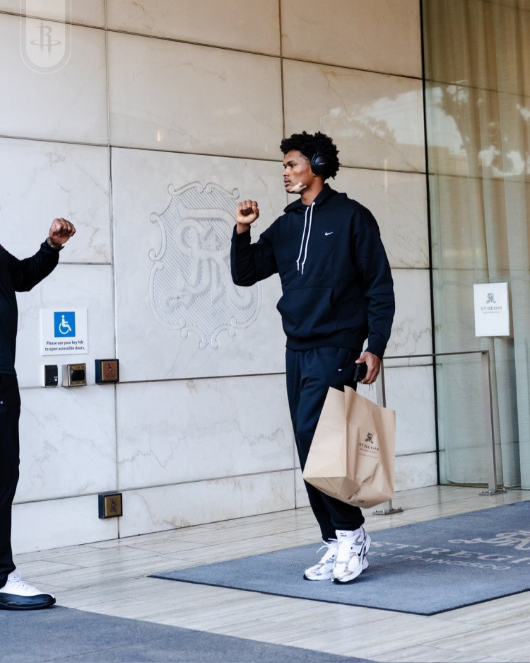 火箭队仍需要新控卫，毕竟阿门与谢泼德并不是传统控卫。现在有不少专家和名宿都在给火