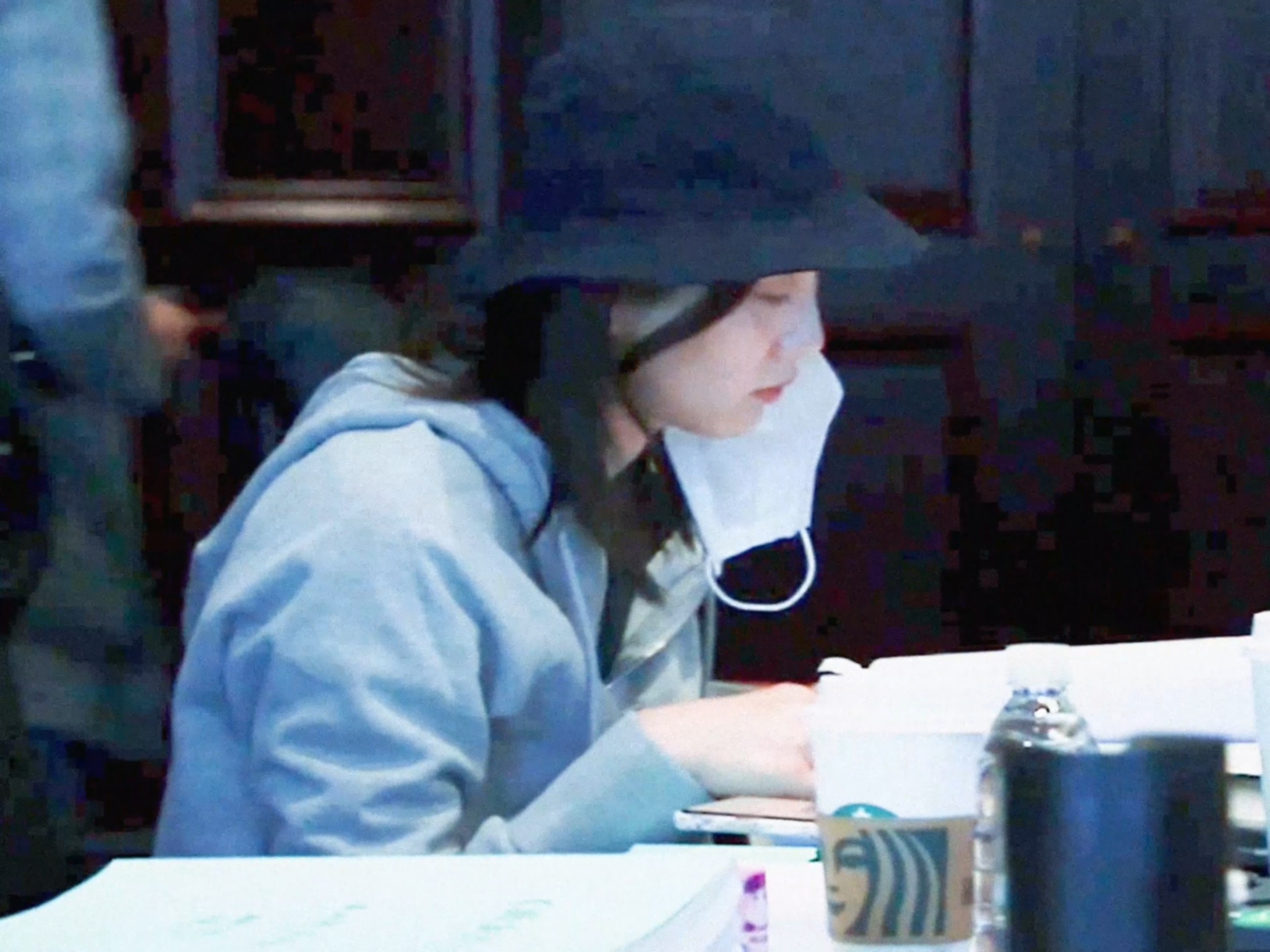 流金岁月围读的时候，你在想什么原来心疼你真的有时差​​​