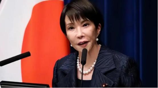 笑不活了！日本23岁军官带刀闯华使馆，审3小时现原形，高市早苗急得跳脚。 谁