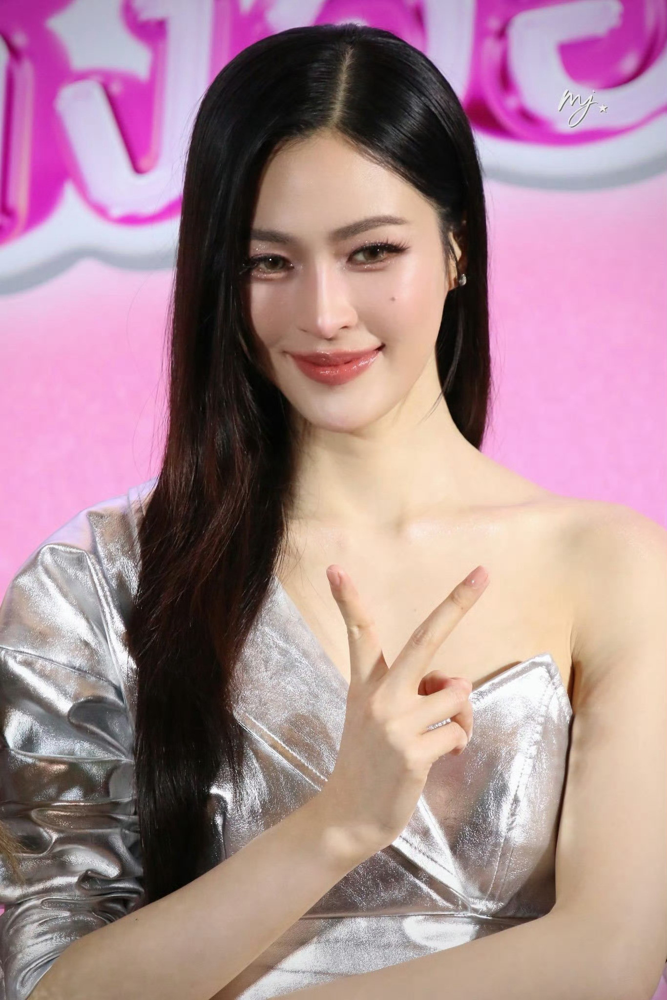 邝玲玲今日份JELE站台小合集美艳大明星好美的邝邝[抱抱][抱抱]​​