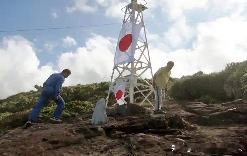 很多人恨不得立刻炸平钓鱼岛上的日本灯塔。错了！真相是，留着它才是最狠的“羞辱”！