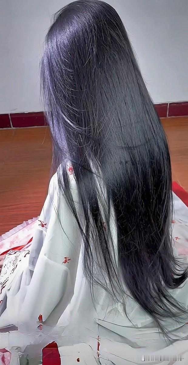 女生养头发可以变漂亮，一直养头发会一直漂亮的[害羞][害羞][害羞]长发飘飘，