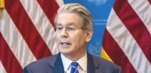 美国财长贝森特公开声称：世界没法承受，一个贸易顺差达到，一万亿美元的中国！中国想