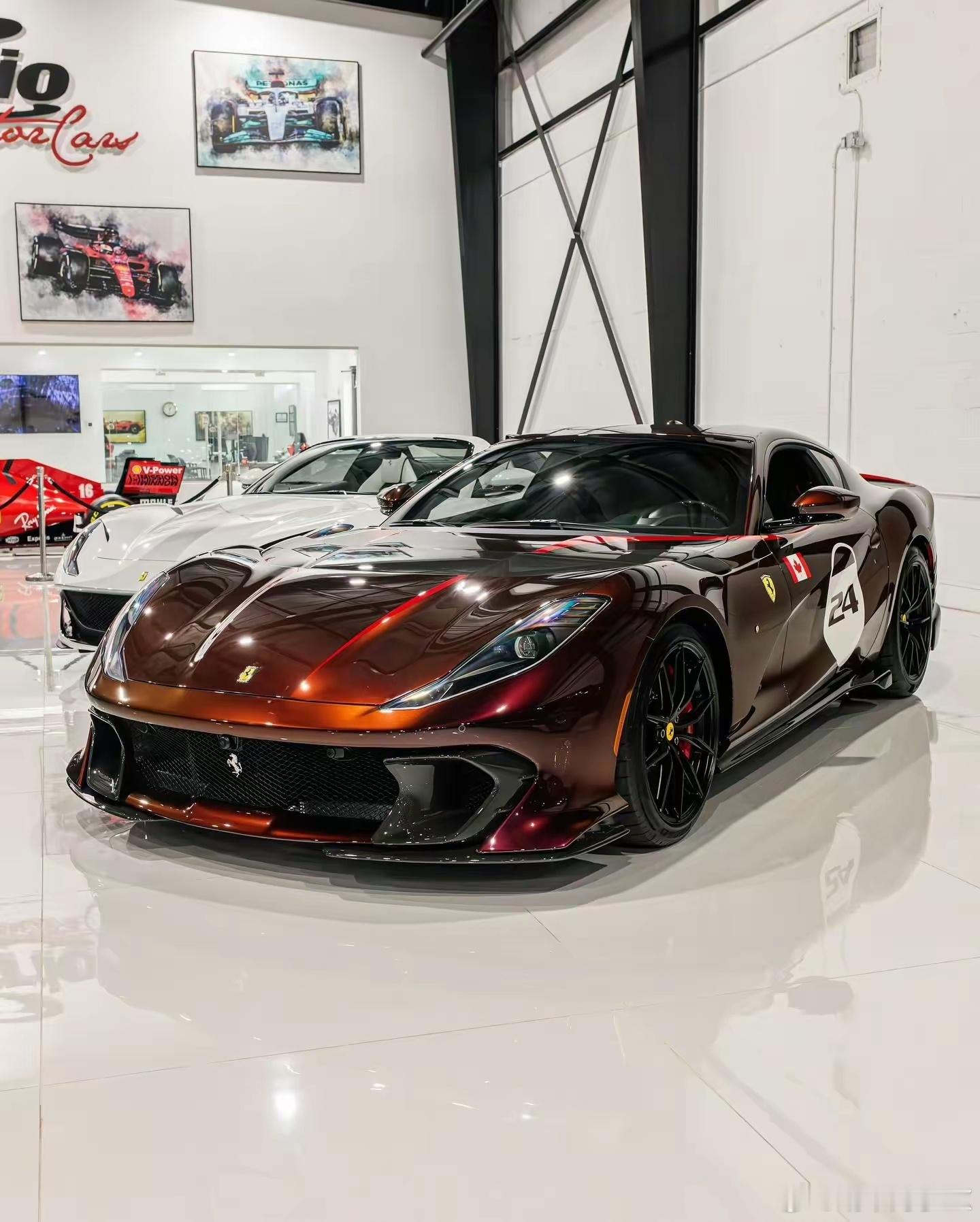 法拉利812Competizione，采用罗索·陶尔米纳车漆，为纪念法拉利